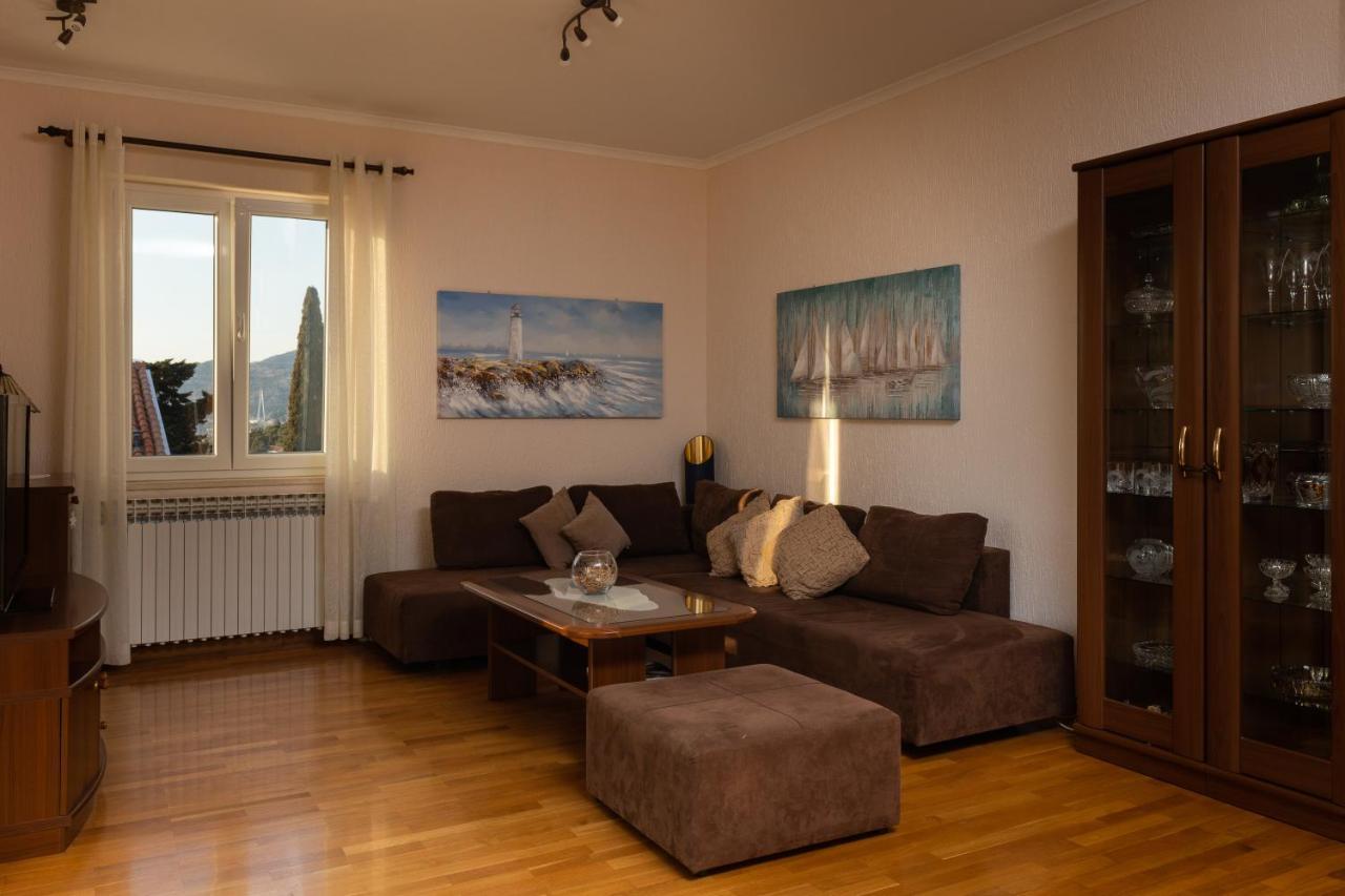 Falkoni Apartment *